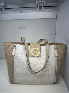 Guess tote